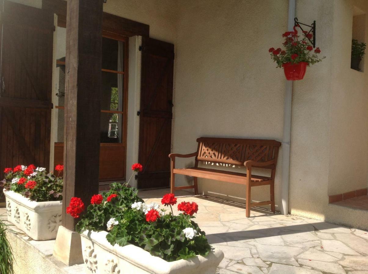 Bed and Breakfast Chez Irene Saint-Quentin-la-Tour Exterior foto